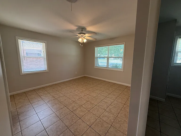 1915 Fairfax Dr — Photo 14