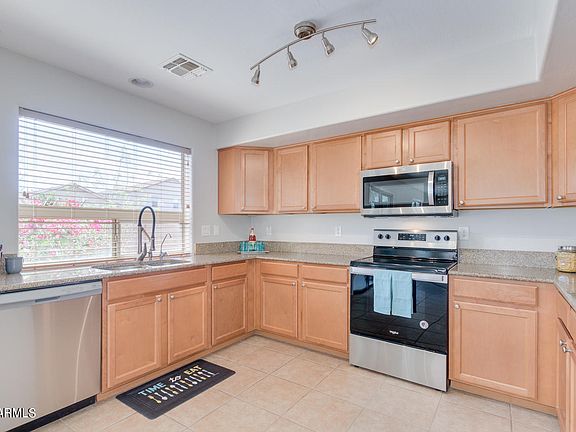 2nd image of 40799 W Thornberry Ln