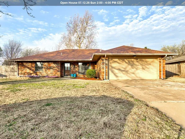 2702 Heritage Trl, Enid, OK 73703