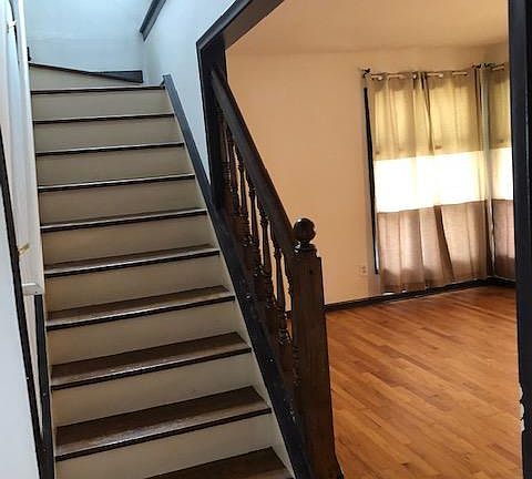 3rd image of 28668 Rush St