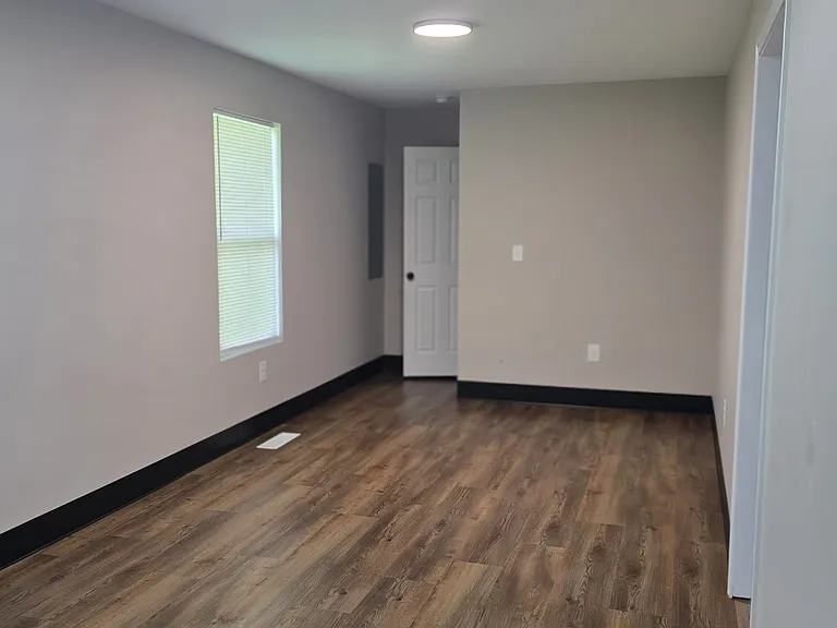 325 Trinity Ln — Photo 8