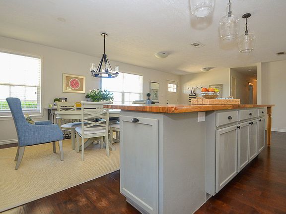 5th image of 2212 Forestcrest Dr