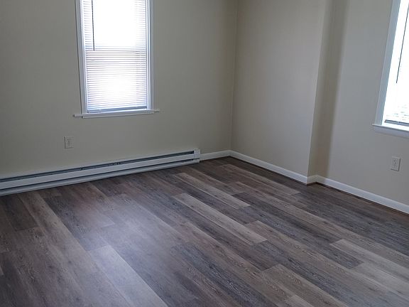 3rd image of 916 S Cameron St #4