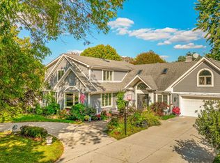 911 Valley View Dr, Downers Grove, IL 60516