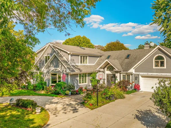 911 Valley View Dr, Downers Grove, IL 60516