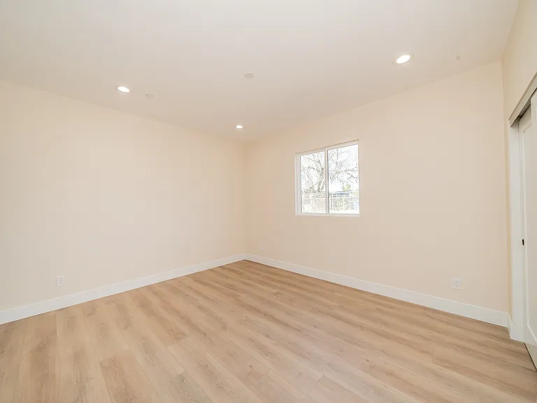 11186 Vernon Ave #B — Photo 16