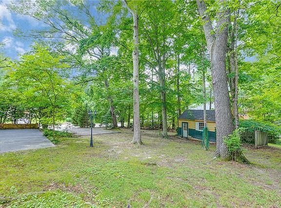 5th image of 1600 Donora Ct