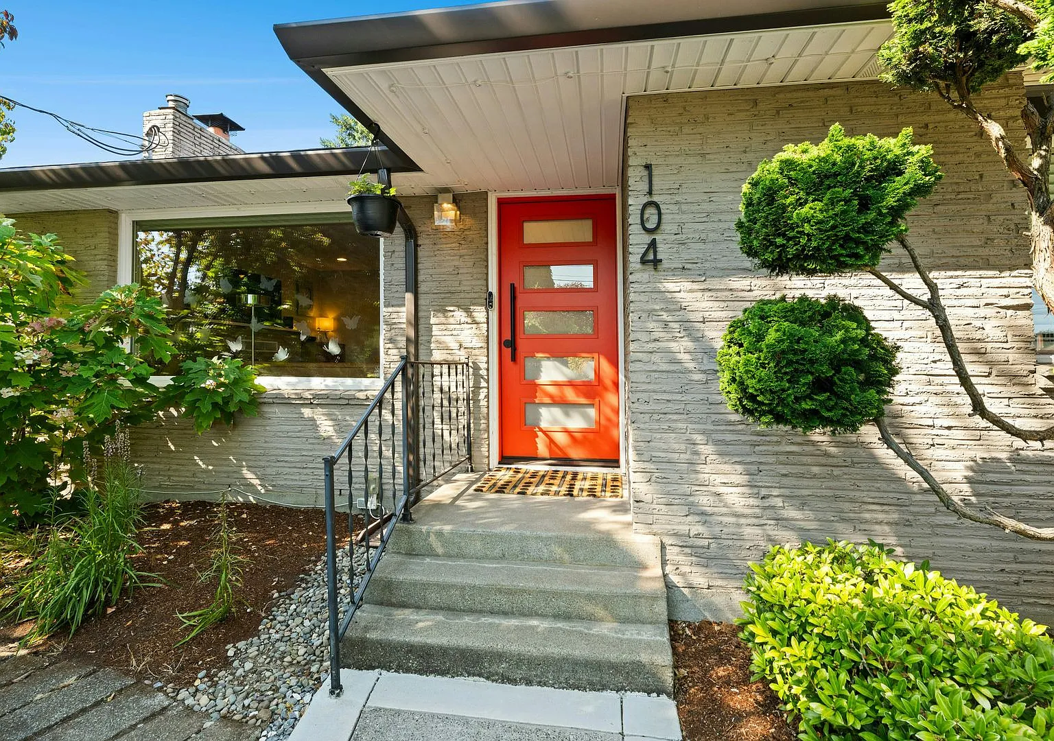 Beautiful Mid-Century Burien Home available for lease — Photo 2