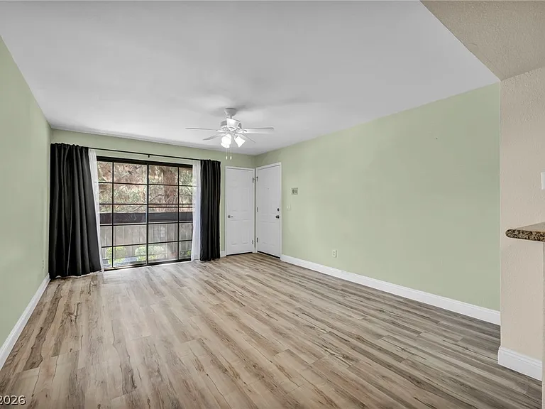 5118 S Jones Blvd #206 — Photo 2