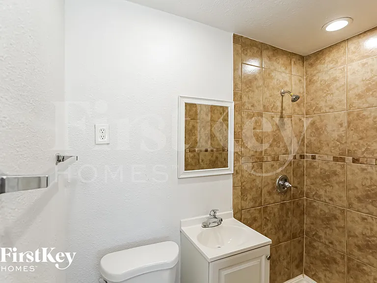 2711 W Elm St — Photo 9