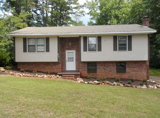 915 Fairfield Dr, Seneca, SC 29678