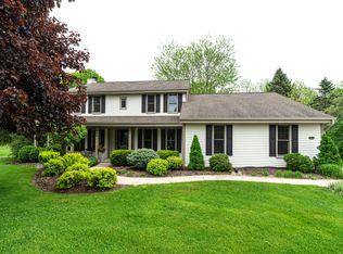 952 Greenway Ter, Hartland, WI 53029