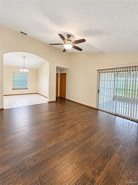 2 bed, 2.0 bath, 1138 sqft, $1,300 — Photo 4
