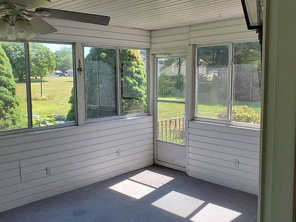 5th image of 18 Pinewater Dr