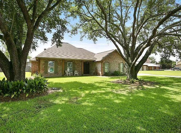 2nd image of 521 Estate Dr