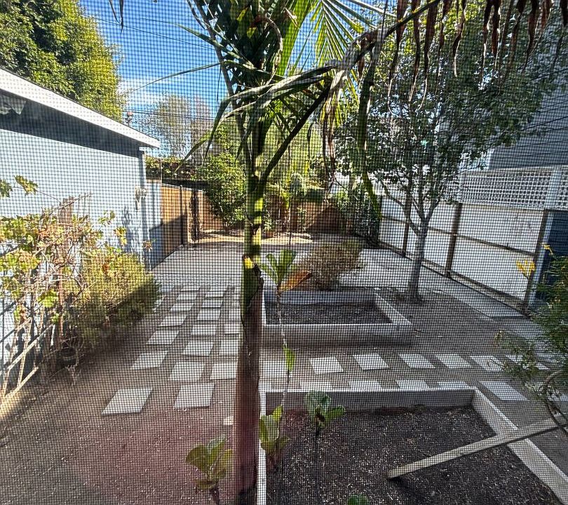 2nd image of 912 Marco Pl