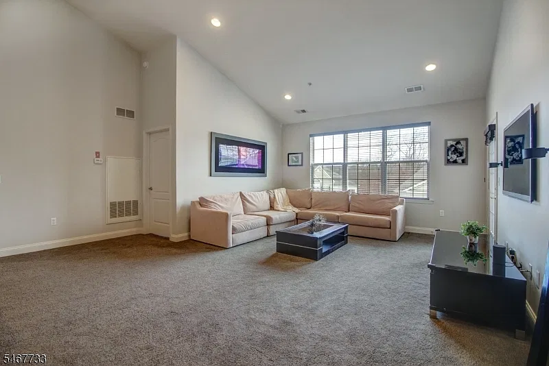 2 bed, 2.0 bath, $3,300 — Photo 2
