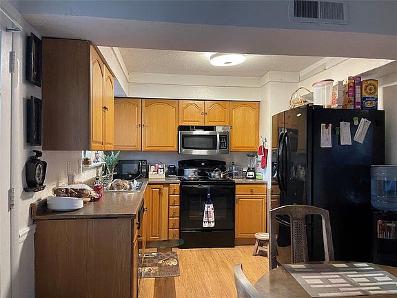 5th image of 2601 Lakewood Dr