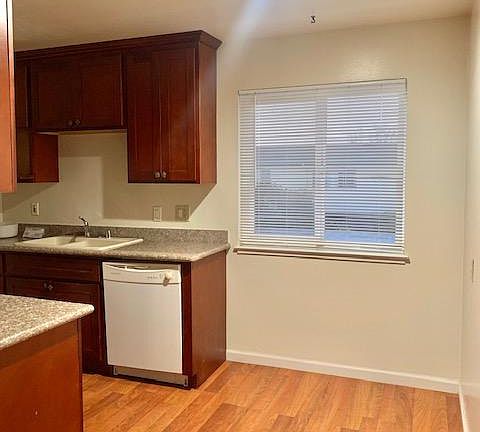 3rd image of 687 Ontario Ct #8