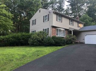 119 Woodhaven Dr, Glenville, NY 12302