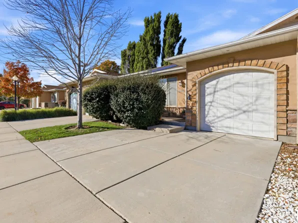 9476 S Hidden Point Dr W, Sandy, UT 84070