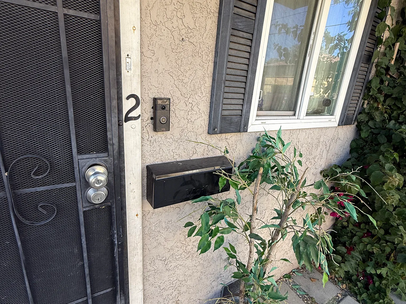 2 bed, 1.5 bath, 1100 sqft, $2,349 — Photo 2