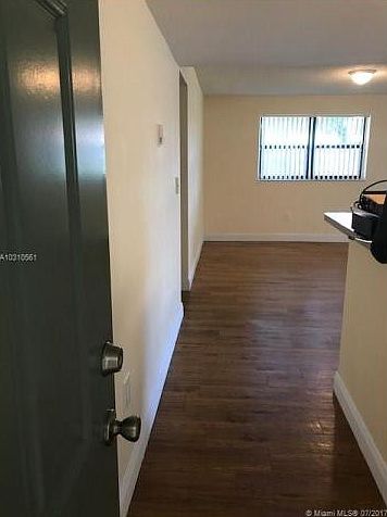 1st image of 9827 Nob Hill Ct