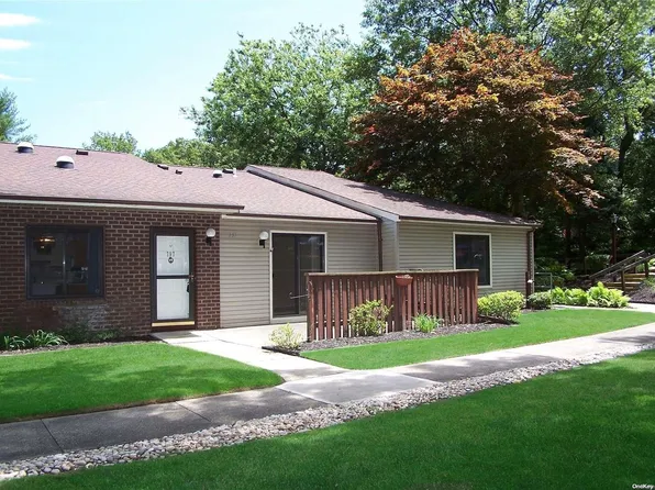 797 Brettonwoods Drive #797, Coram, NY 11727