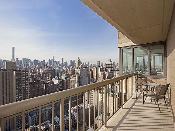 4th image of 1438 3rd Ave APT 26E