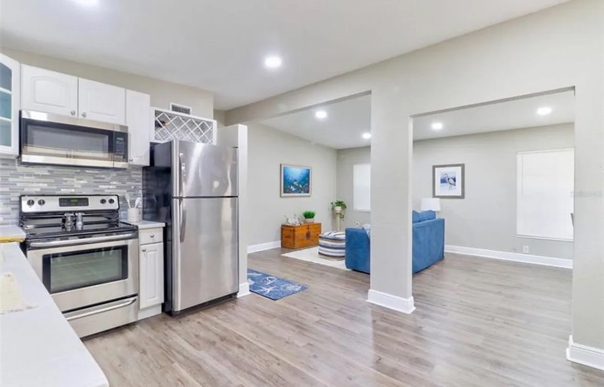 2 bed, 816 sqft, $1,800 — Photo 3