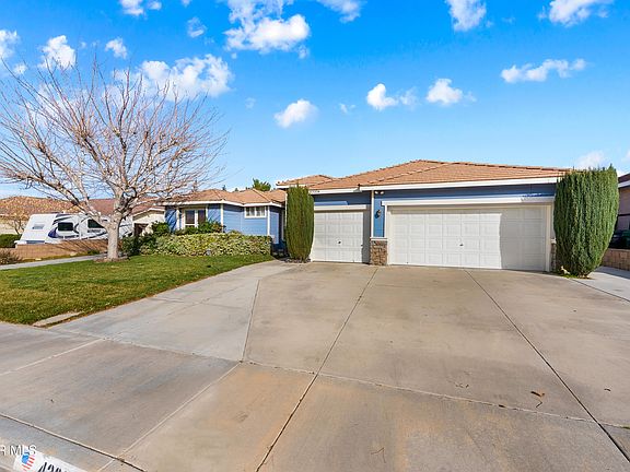 3rd image of 43334 Shady Hollow Ln