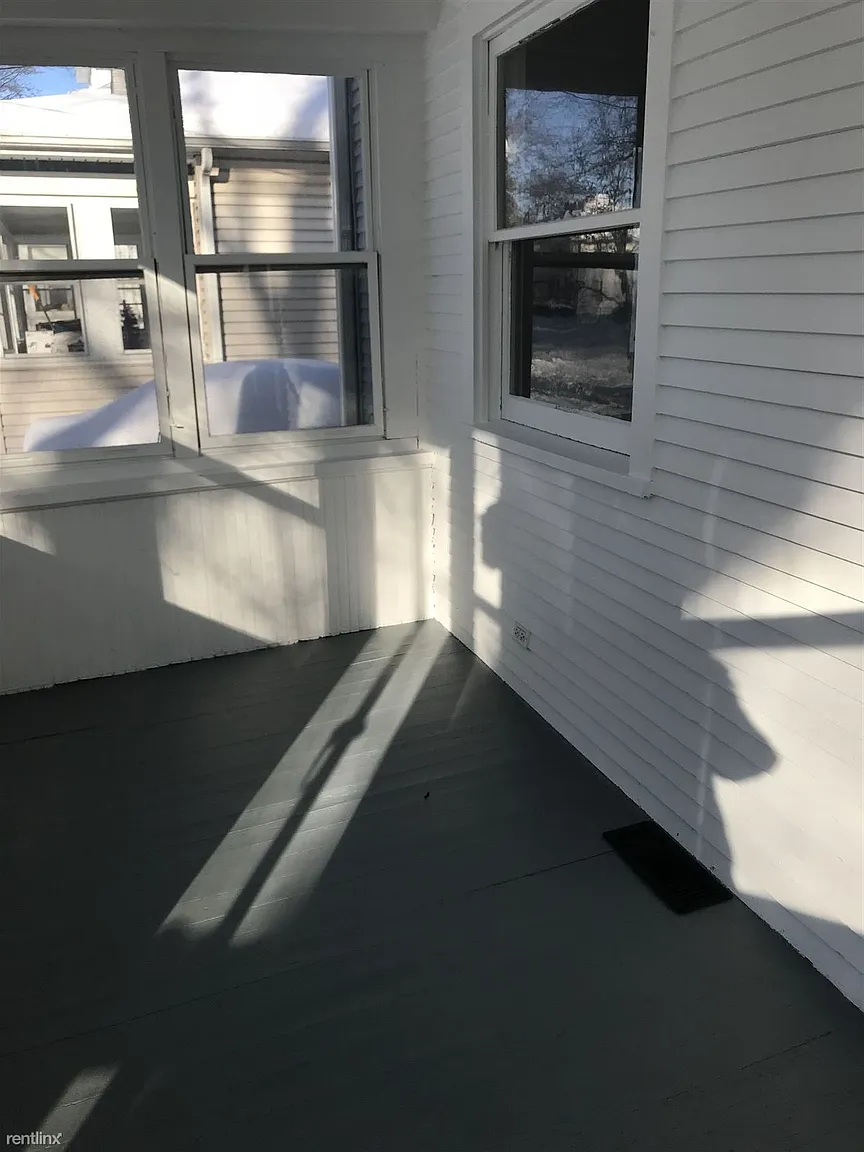 523 N Pleasant St photo 1