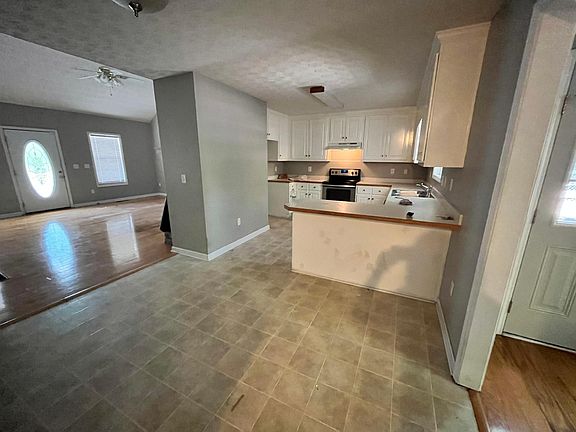 4th image of 141 E Windsor Way