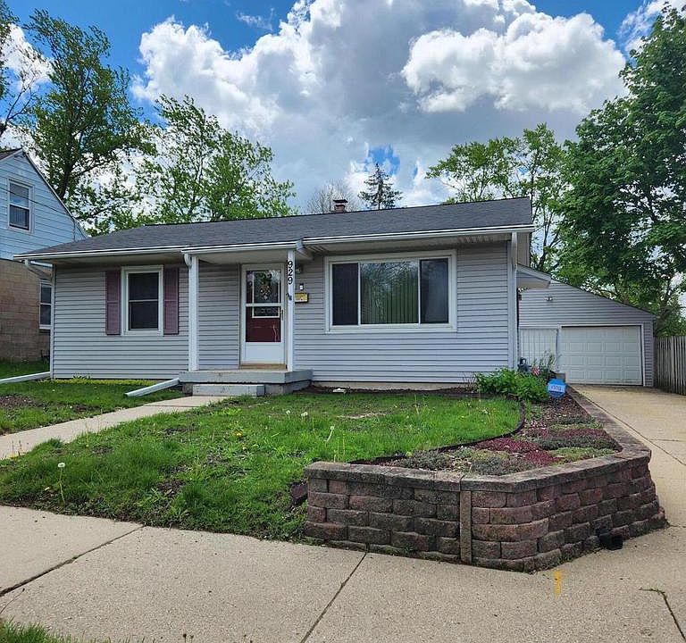 1st image of 929 Chicago AVENUE