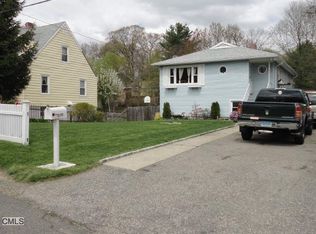 208 Sunrise Ter, Bridgeport, CT 06606