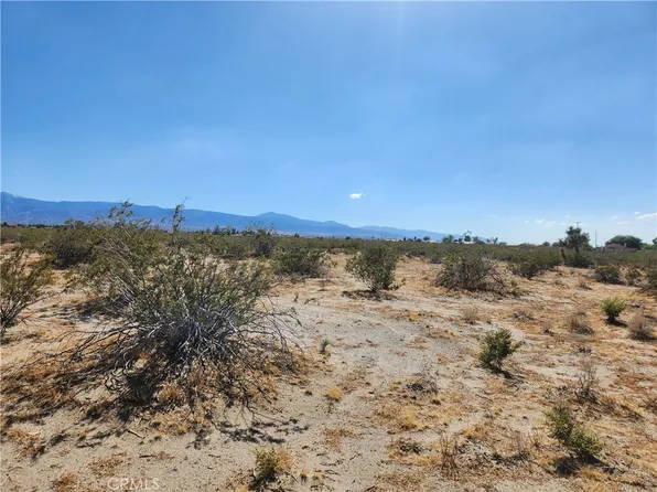 2 Monte Vista Rd, Phelan, CA 92371