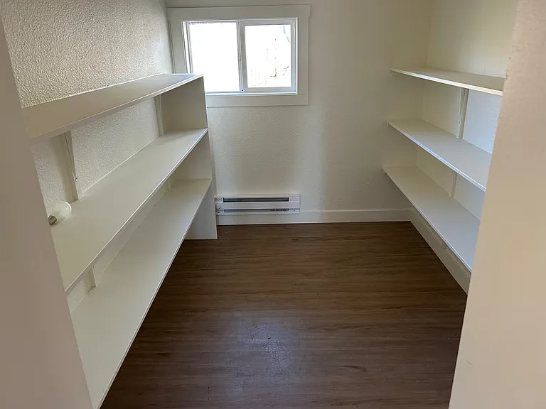 Walking pantry