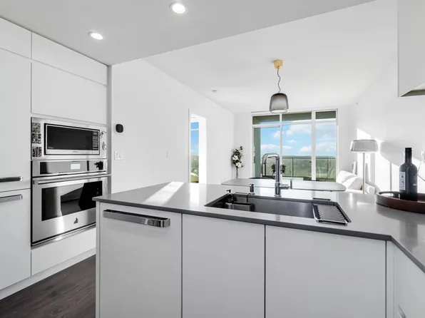 450 Westview St #3009, Coquitlam, BC V3K 0G3
