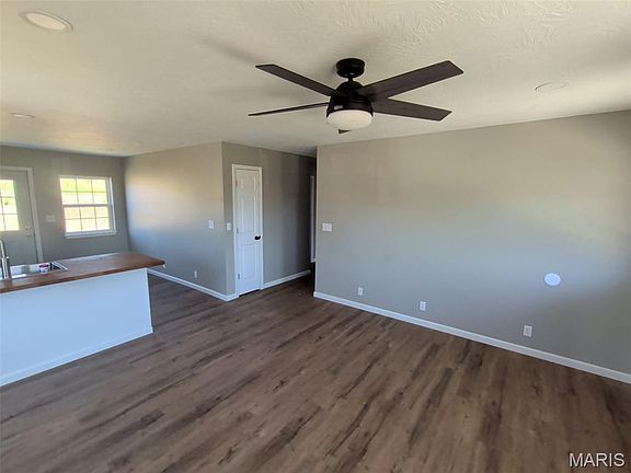 5th image of 102 S Lois Ct
