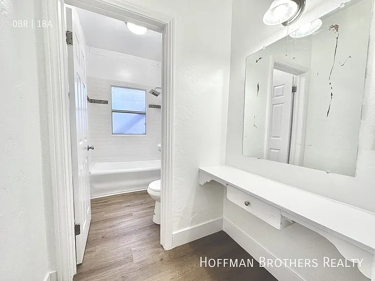 2360 W Washington Blvd #101 — Photo 8