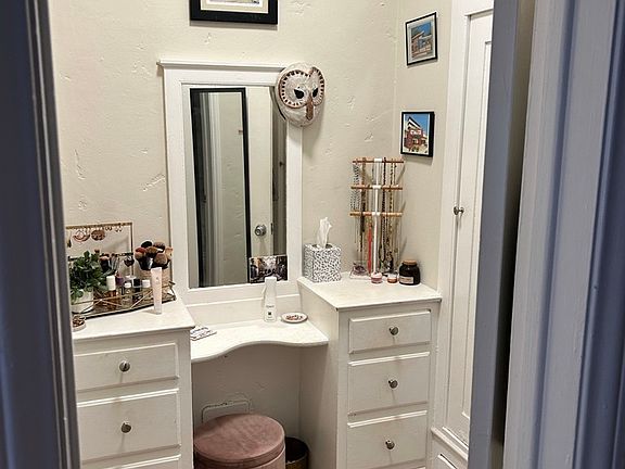 5th image of 626 S Burnside Ave APT 204