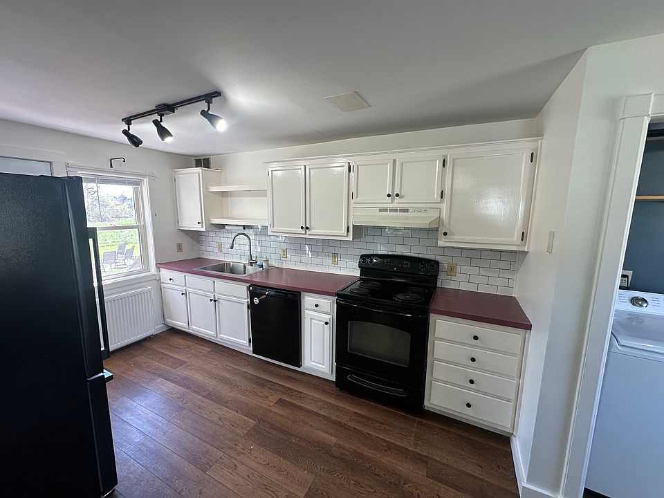 1st image of 10 Denny Rd #1