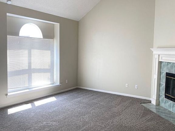 5th image of 232 NE Victoria Pl #1E