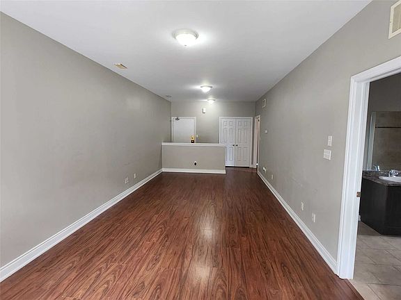 2nd image of 343 Pine Ave
