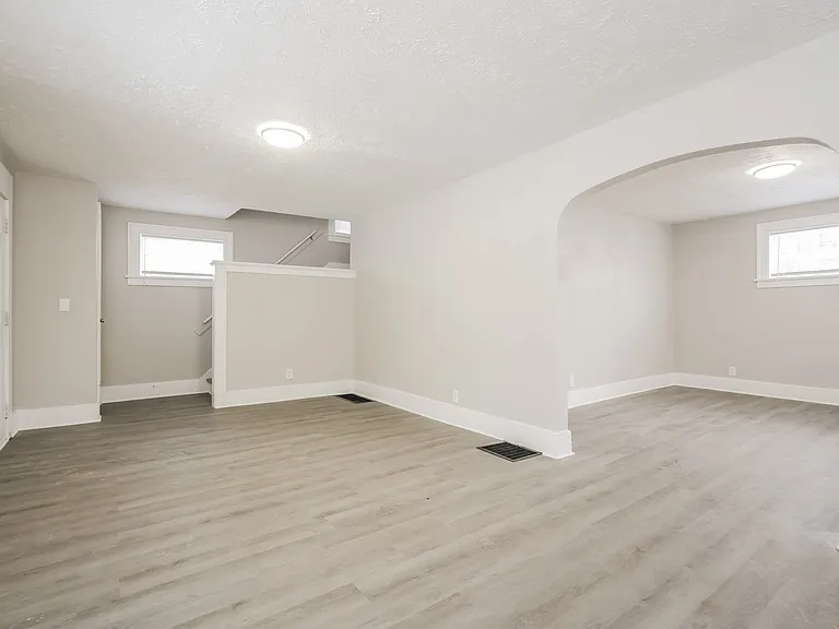 1674060_019_living_room_13521517.jpg