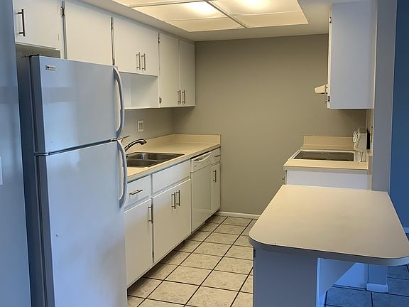5th image of 309 SW 3rd Pl #7