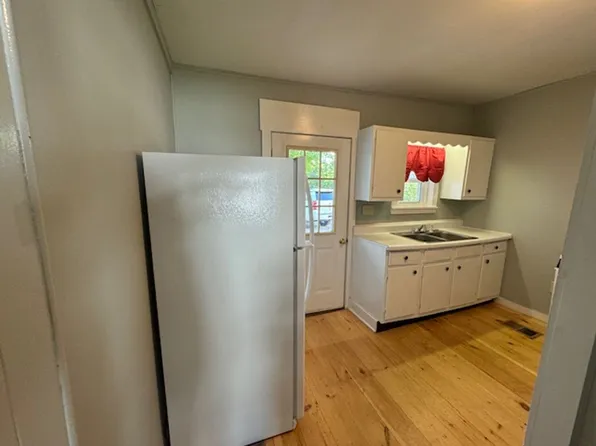 18 Maple St, Woodsville, NH 03785