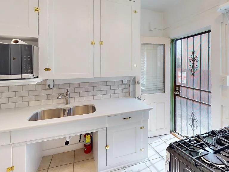 803-Marquette-NW-Unit-4-Kitchen 1_07242024