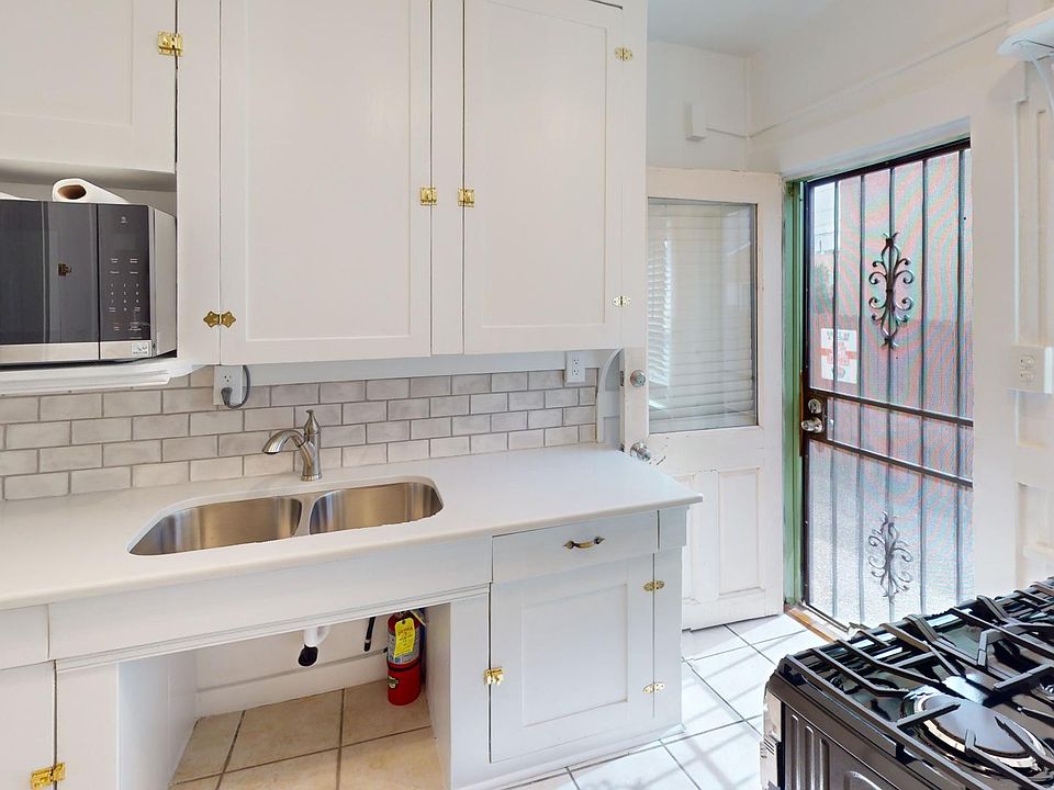 803-Marquette-NW-Unit-4-Kitchen 1_07242024