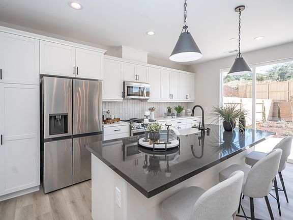 Model Home Pictures. Actual home may vary.